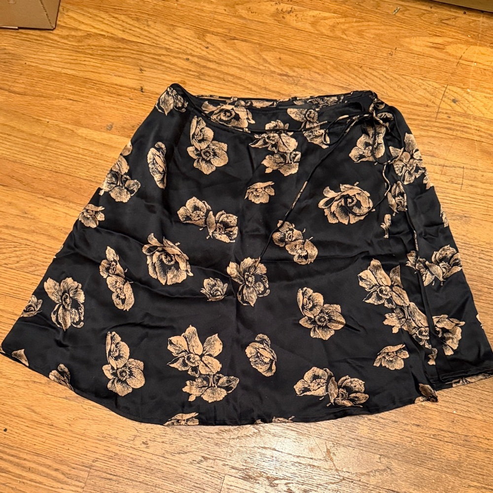 Vintage Banana Republic 100% Silk Floral Wrap MiniSkirt
